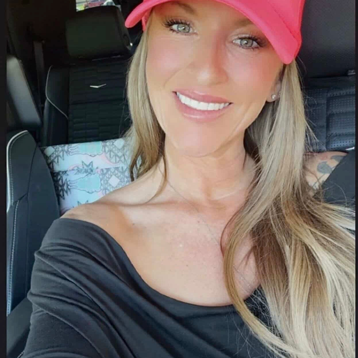 Mommin’ Trucker Hat |Hot Pink - Barely Tamed