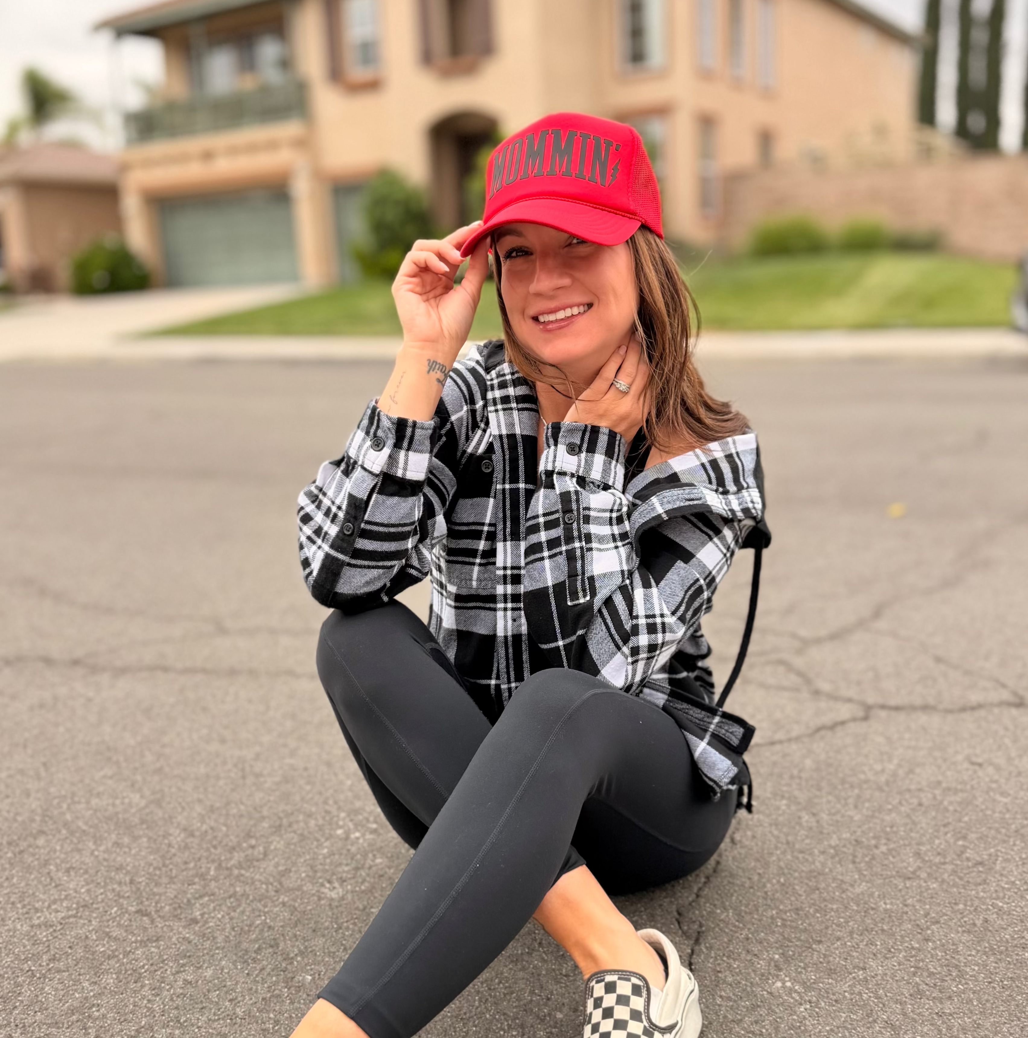 Mommin’ Trucker Hat | Red